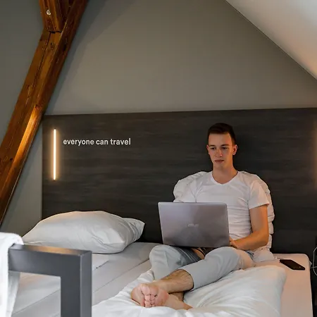 Отель A&o Hauptbahnhof 2*