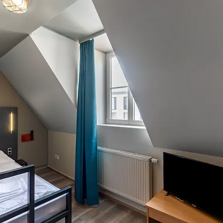 Отель A&o Hauptbahnhof 2*